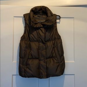 Gap puffer vest